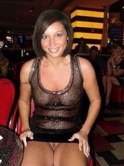 Fotos mulheres exibicionista mostrando corpo em publico