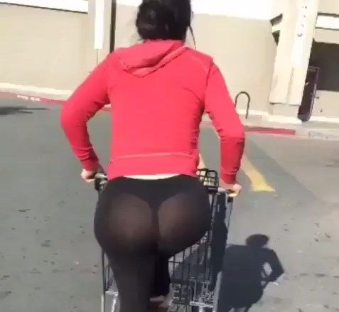 Video gostosa bunduda de suplex transparente aparecendo ate calcinha no estacionamento